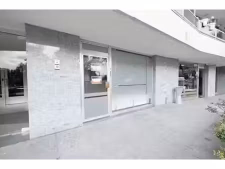 surface commerciale à louer à square edmond machtens 19 molenbeek-saint-jean (vbe77249)