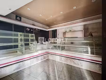 local commercial doue en anjou 106 89 m2