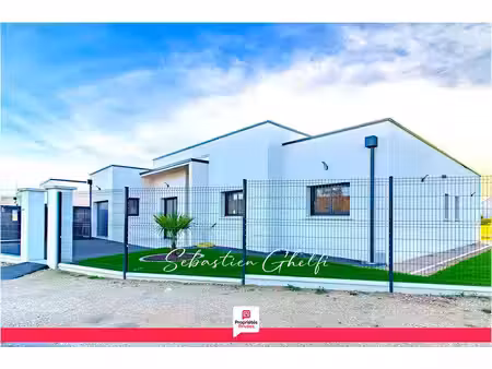 belle maison de plain-pied avec 4 chambres dont 1 suite avec garage