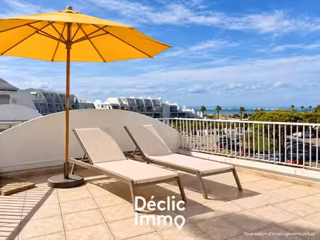 studio rénové à 100 m de la plage  dernier étage  terrasse de 28 m² vue mer et parking