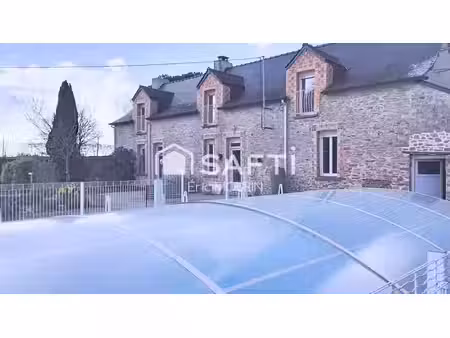 cette belle propriété avec piscine 2 maisons et terre agricole plus plan d'eau.