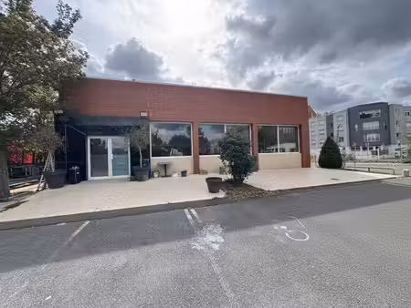 location commerce 982m²