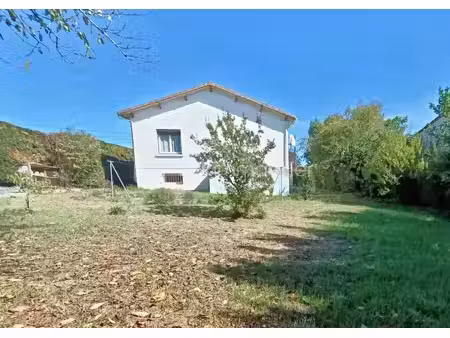 meursac – maison de plain-pied à rénover sur 3 679 m² de terrain