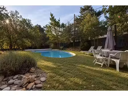 maison individuelle 6 pièces  3 chambres  piscine  sous-sol  terrain 3280m²