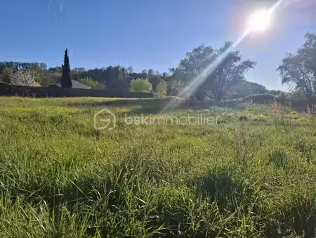 terrain à bâtir 2055 m² – a proximité de castillon-la-bataille