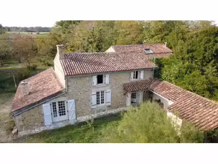 maison de caractère de 214 m2 à gizay   4 chambres  grand jardin  garage  cave  mare