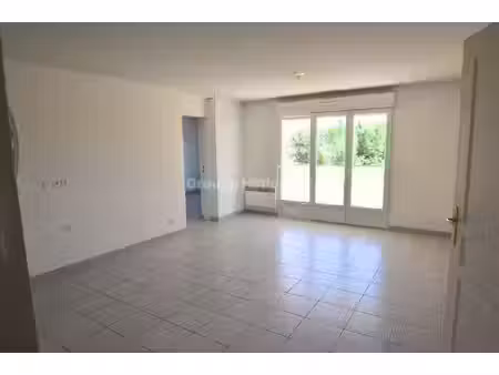 t3 climatisé de 55 m² avec balcon couvert + garage privatif au sous-sol dans une coproprié
