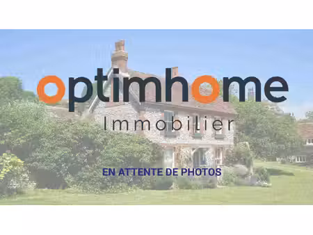 **grange à rénover pour créer une maison de village**