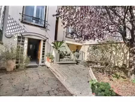 maison spacieuse de 150m² avec 4 chambres et jardin