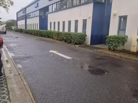 location local d’activités 390m²