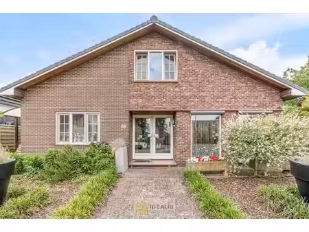 idealis vastgoed – ruime  gerenoveerde en instapklare woning met 3 gelijkvloerse slaapkame
