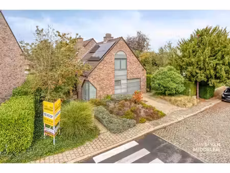 instapklare villa met 4 kamers en bureau + bouwgrond
