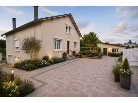 à vendre ? maison de bourg sur sous?sol complet avec 5 chamb
