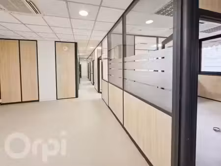 local professionnel 134 m² + 2 stationnements
