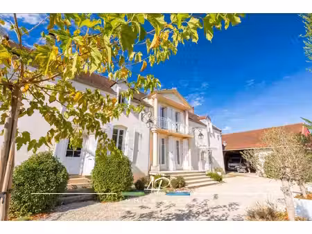 belle propriété avec dépendances sur plus d'un hectare
