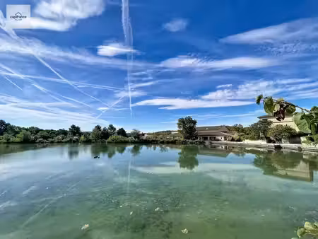 appartement en rez-de-jardin de 43m2 entièrement rénové vue lac   2 chambres   climatisé a