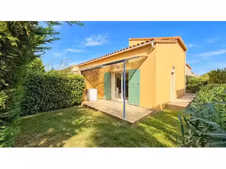 villa proche du centre du village de mouries