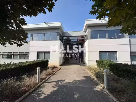 location local professionnel 483m²