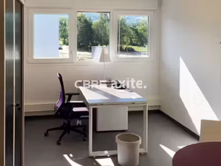 location local professionnel 292m² archamps 74160