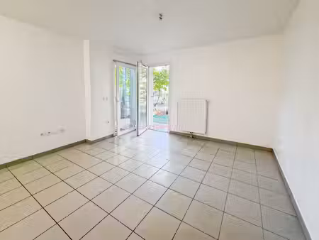 t2 en parfait état avec jardinet privatif - issac  proche saint-médard-en-jalles
