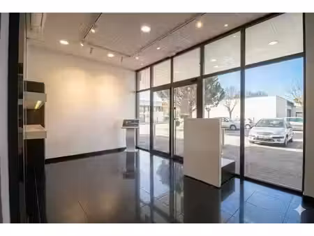 location commerce idron 64320 89m²