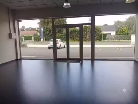 location commerce pau 64000 109m²