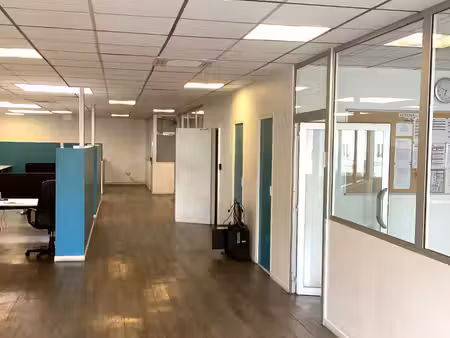 location bureaux  240.00m²  montreuil
