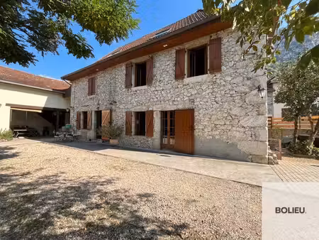 maison de caractère - 5 chambres  grange et garage