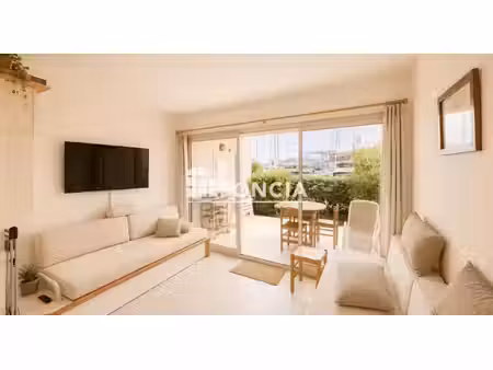 appartement rdj avec coin nuit - vue marina - marines de cogolin