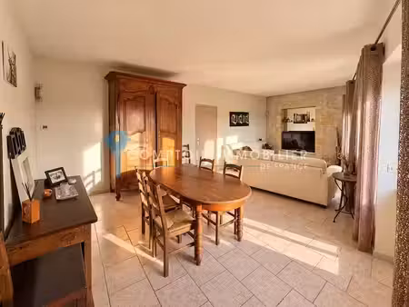 location meublée maison 5 pièces 80 m² à gallargues-le-montueux (30660)  1 080 €
