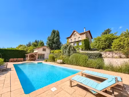 location maison 9 pièces 220 m² à saint-etienne (42000)  2 000 €