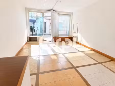 location locaux professionnels 40 m² à surgères (17700)  420 €