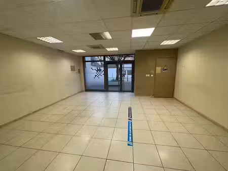 location locaux professionnels 4 pièces 114 m² à aix-en-provence (13090)  1 560 €