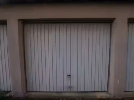 location parking 12 m2 à montlhéry