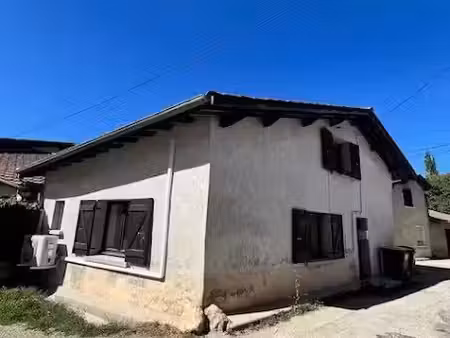 location maison 2 pièces 55 m² à villieu-loyes-mollon (01800)  790 €