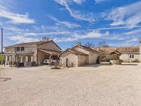 charmante propriété en pierre avec maison d’amis et piscine – à seulement 4 km de la basti