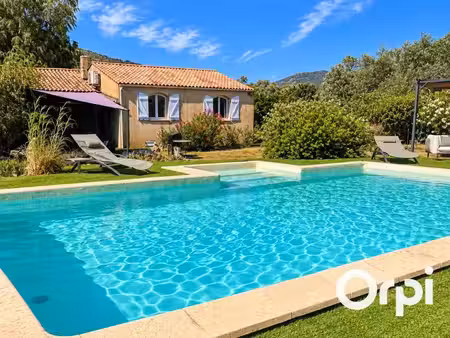 villa avec piscine et studio indépendant