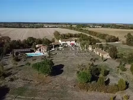 vente maison piscine à moutiers-les-mauxfaits (85540) : à vendre piscine / 282m² moutiers-