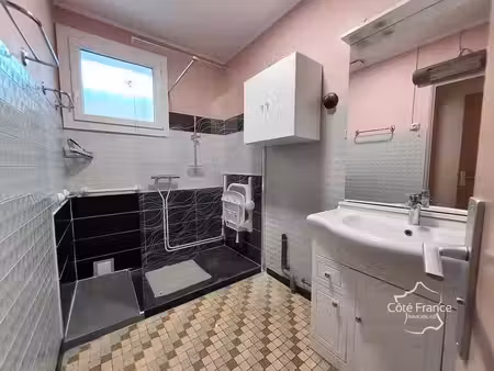 maison de plain-pied 156 m2 beau potentiel et nombreuses p