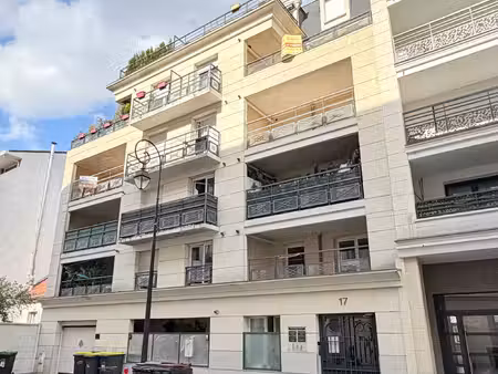 f3 situé en centre-ville dans une résidence de standing