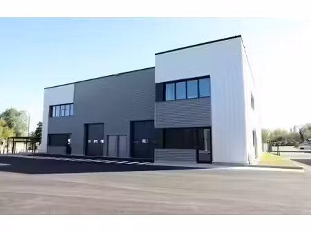 vente local d’activités 523m² à 2359m²
