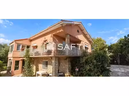 maison 180m2  piscine  3 garages  un t2  terrain 1230m2