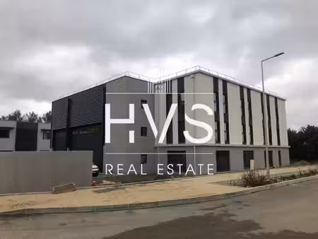 location local professionnel 101m² gardanne 13120