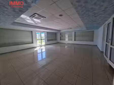 location locaux professionnels 2 pièces 70 m² à petit canal (97131)  1 470 €