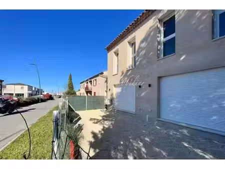 a vendre  luberon  oppède  à coustellet local professionnel neuf de 40 m² avec un parking 
