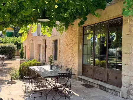mas provençal à vendre entre l'isle sur la sorgue et cavaillon avec un jardin arboré  une 