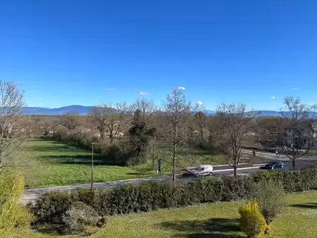 divonne les bains  t3 dernier étage avec balcon  cave et gar