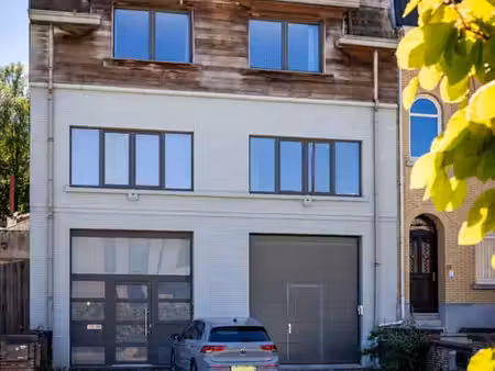 appartement spacieux avec belle terrasse et parking