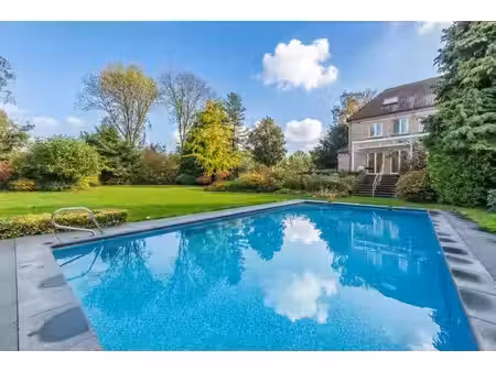 maison 3 façades 6 chambres  avec grand jardin et piscine