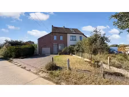 maison à renover avec 3 chambres  jardin et vue superbe à pa